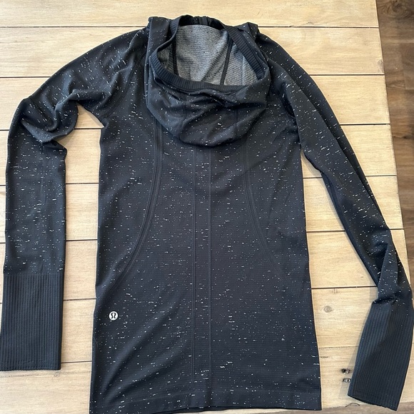 Lululemon Quarter Zip Running Top - Picture 2 of 3